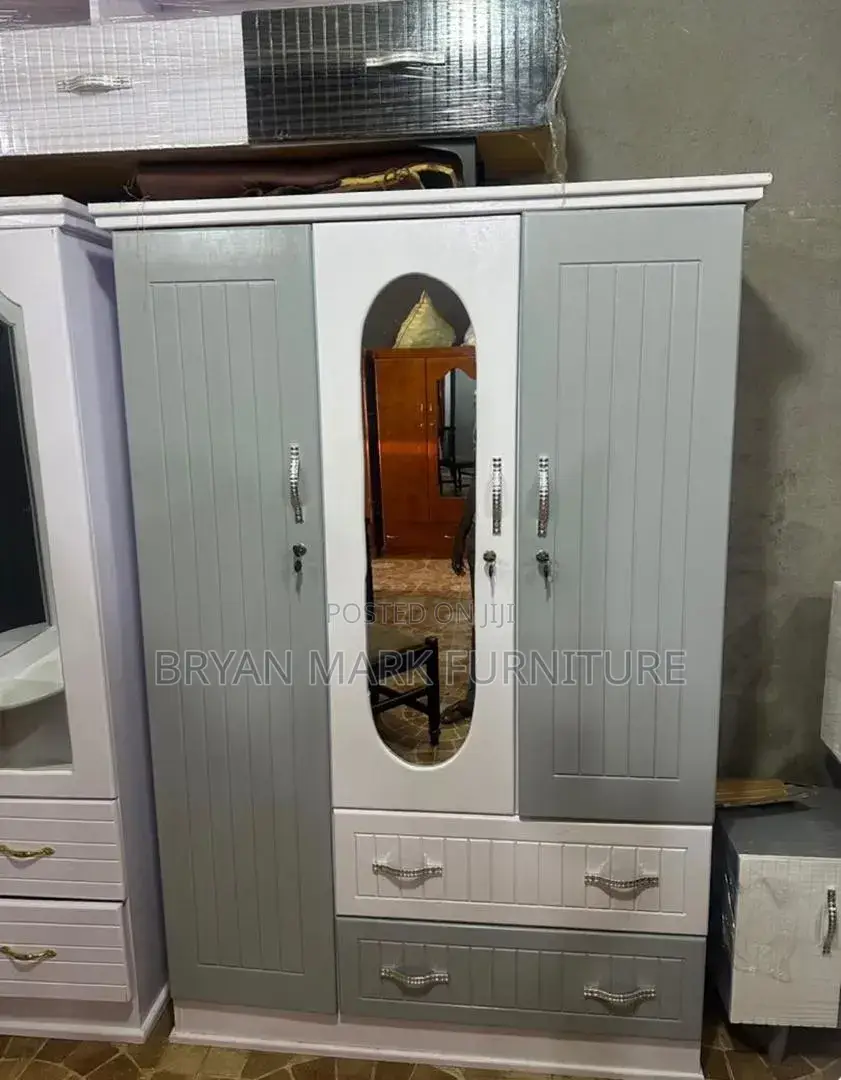 Wadrobe Dresser