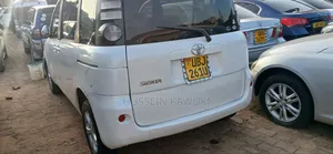 Toyota Sienta 2005 White