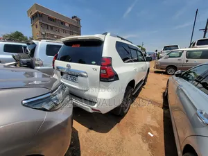 Toyota Land Cruiser 2018 White