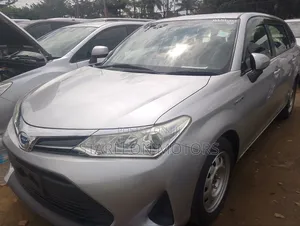 Toyota Corolla Fielder 1.5 Hybrid FWD 2018 Silver