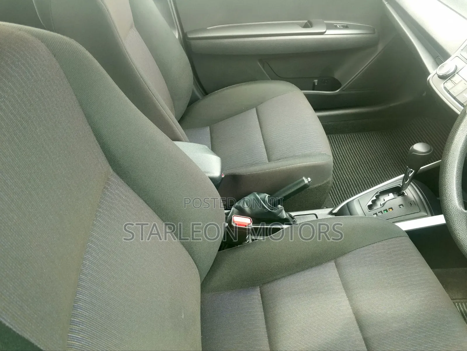 Toyota Corolla Fielder 1.5 Hybrid FWD 2018 Silver