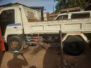 Isuzu ELF Tipper