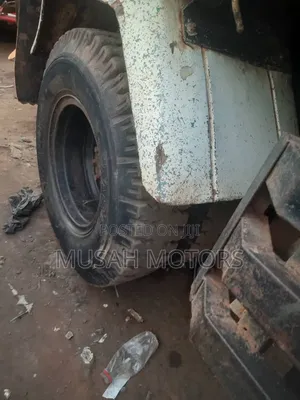 Isuzu ELF Tipper