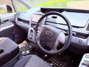 Toyota Noah 2.0 143hp AWD (8 Seater) 2010 Black
