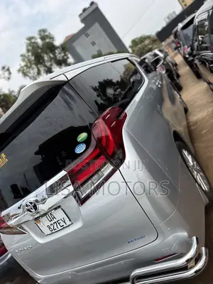 Toyota Alphard 2.5 Petrol FWD 2017 Silver