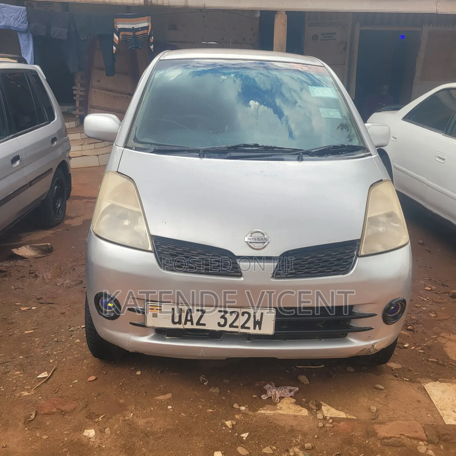 Nissan 100 2004 Silver