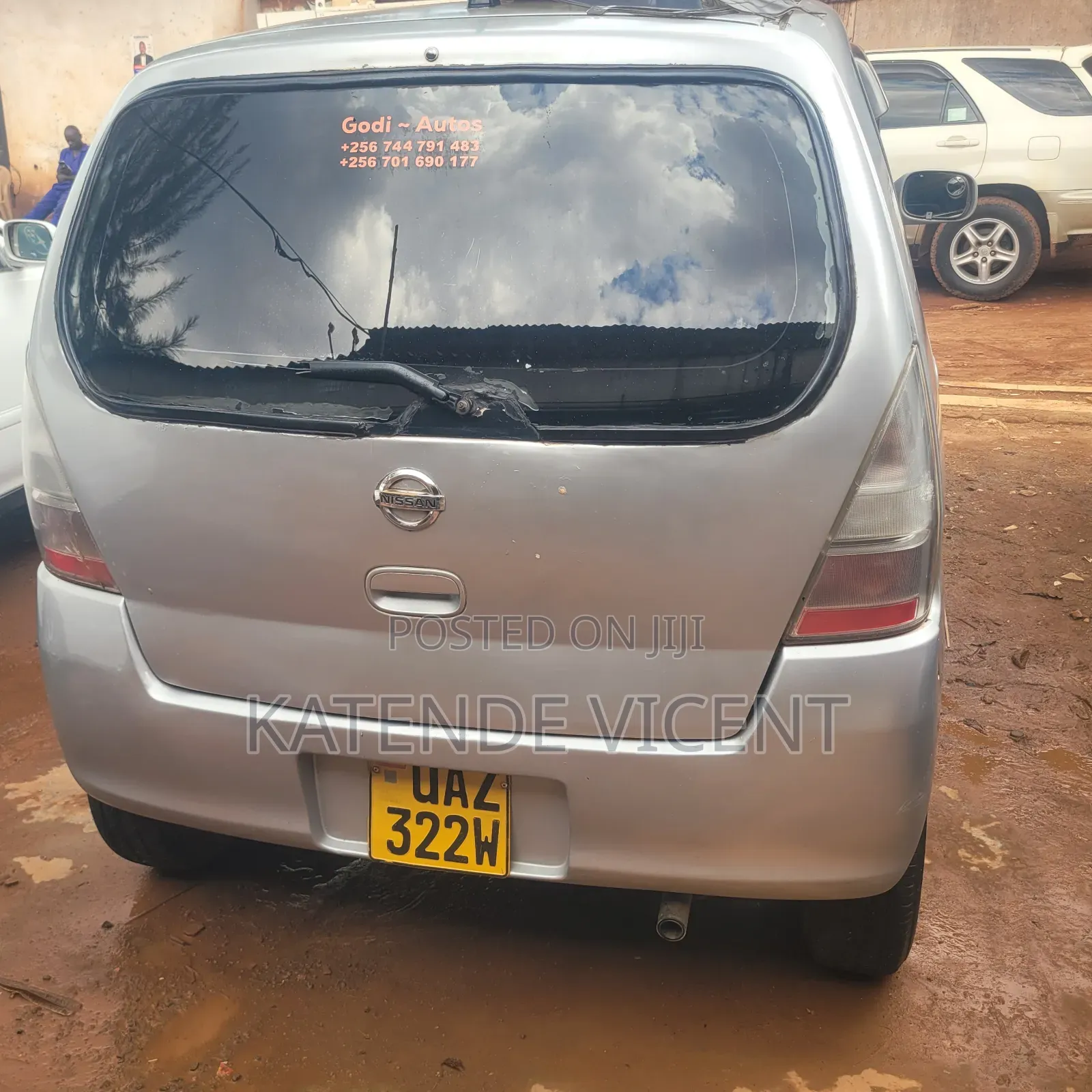 Nissan 100 2004 Silver