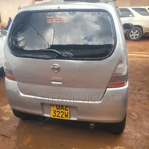 Nissan 100 2004 Silver