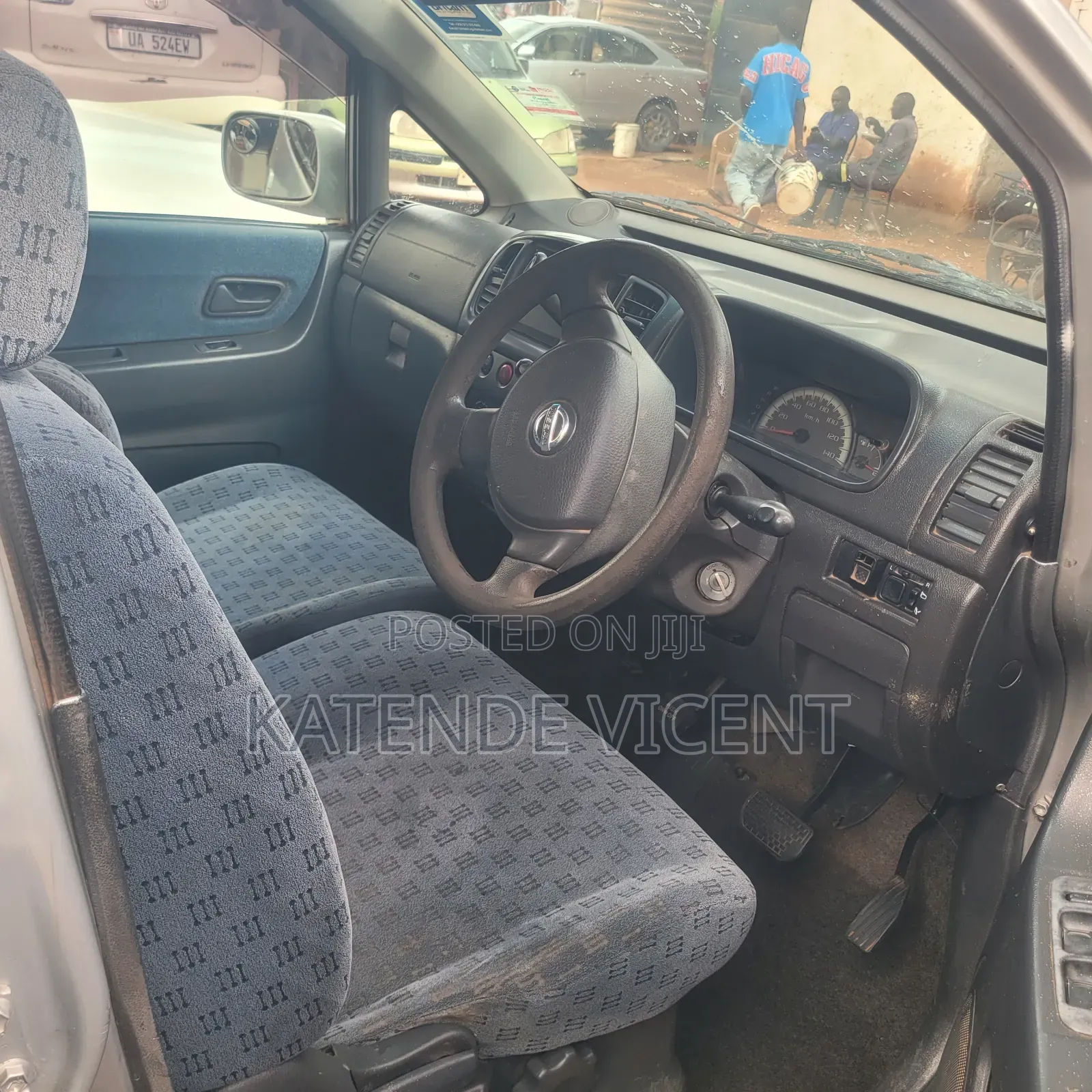 Nissan 100 2004 Silver