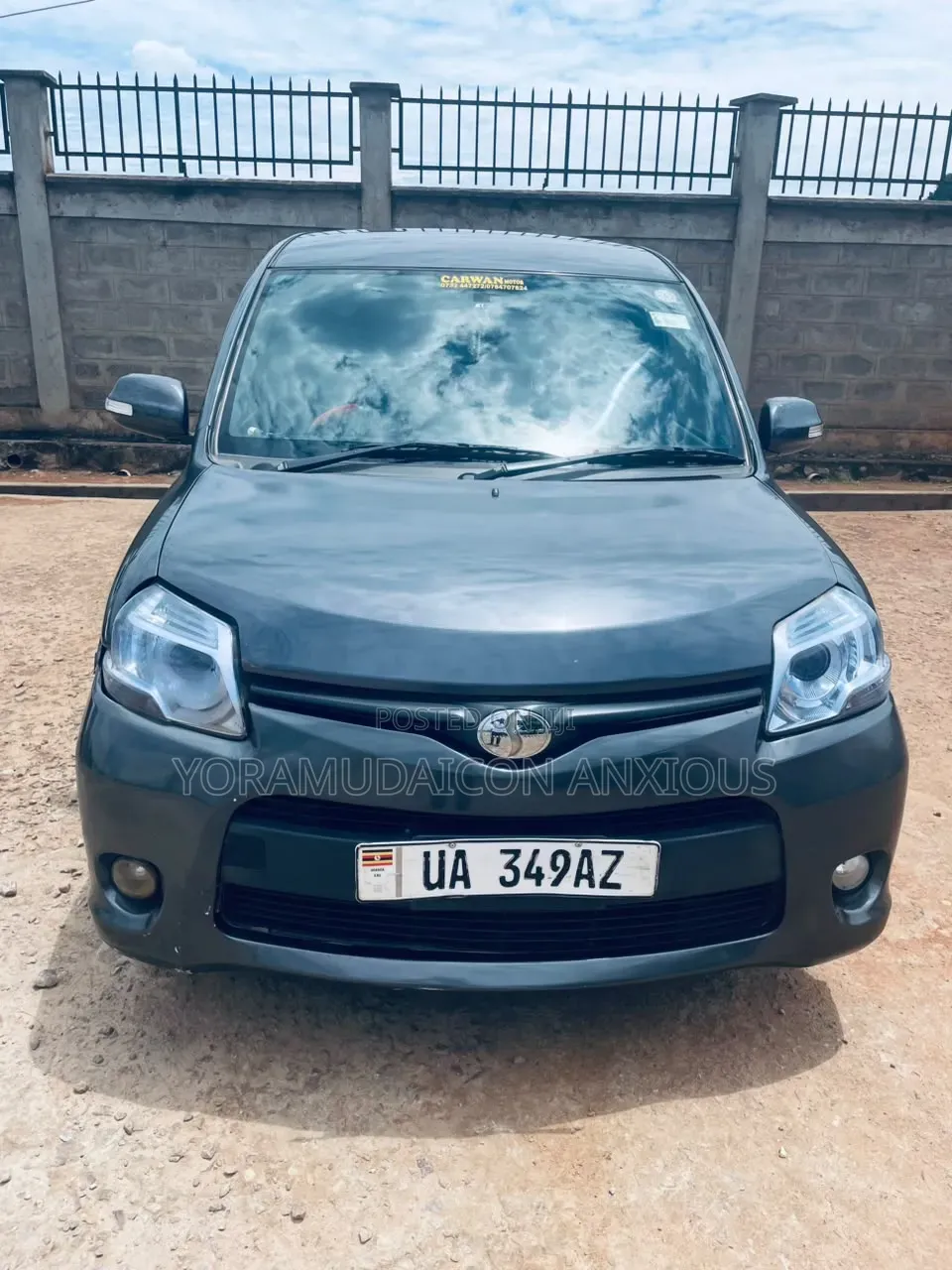 Toyota Sienta 2011 Gray