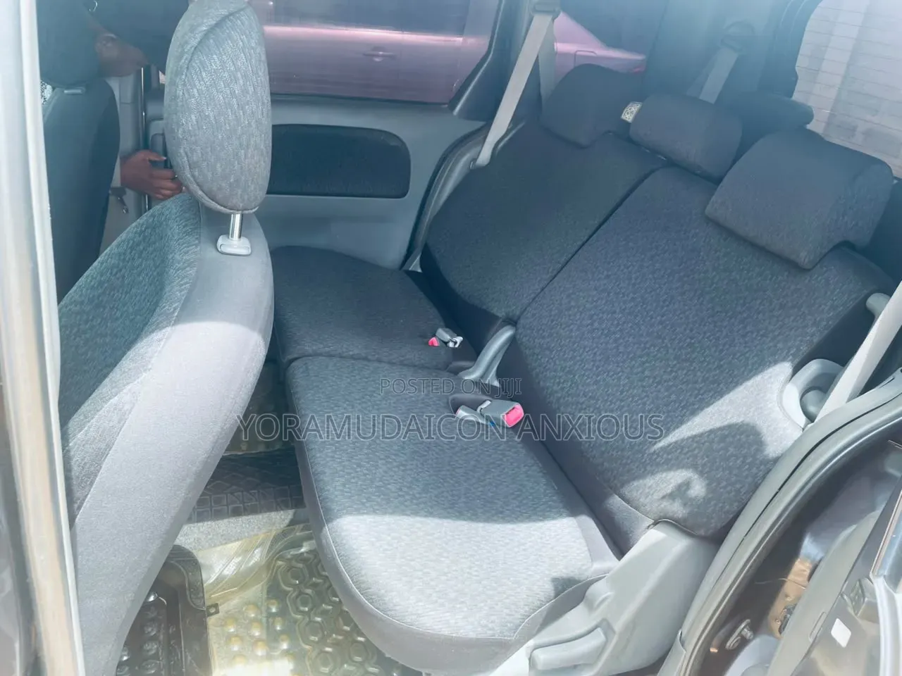 Toyota Sienta 2011 Gray
