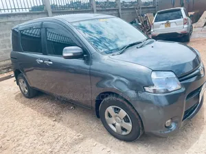 Toyota Sienta 2011 Gray