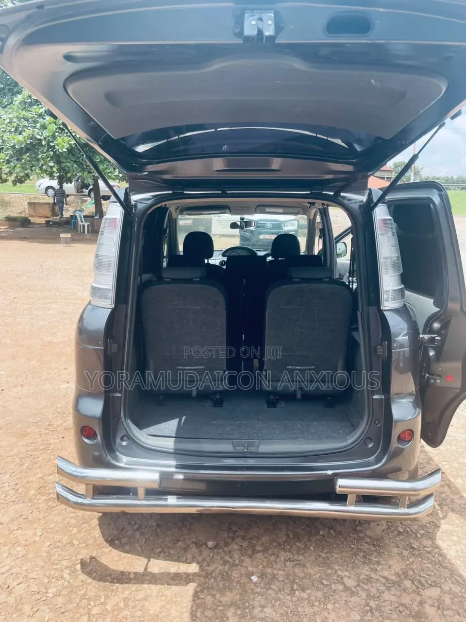 Toyota Sienta 2011 Gray