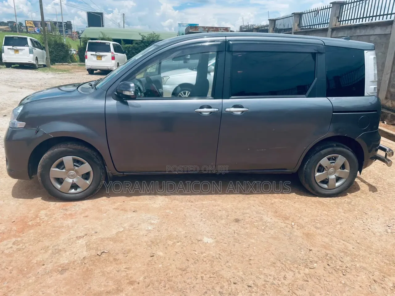 Toyota Sienta 2011 Gray