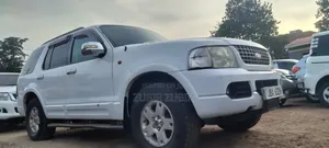 Ford Explorer 2004 White