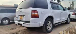 Ford Explorer 2004 White
