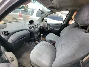 Toyota Vitz 2003 Silver