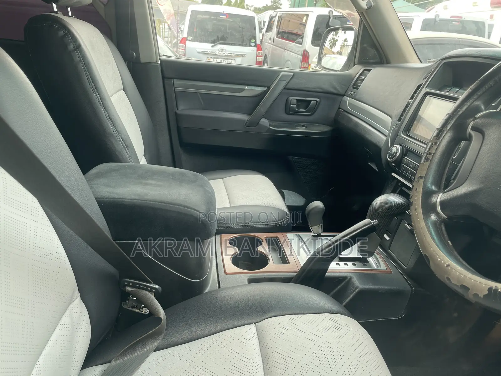 Mitsubishi Pajero 2010 White