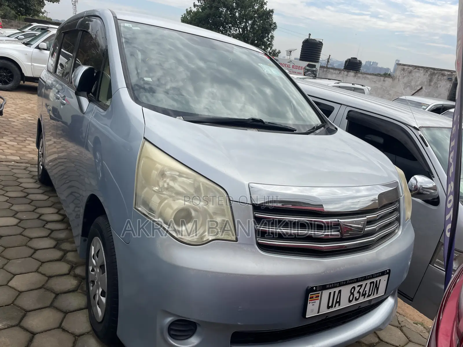 Toyota Noah 2013 Blue