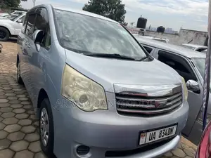 Toyota Noah 2013 Blue