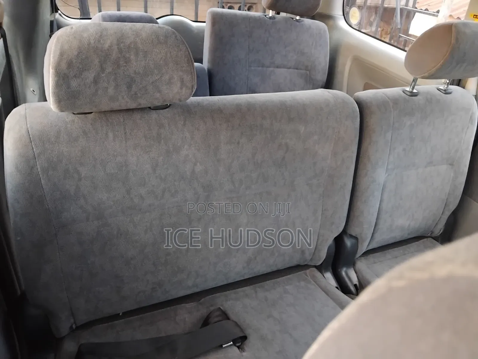 Toyota Noah 2005