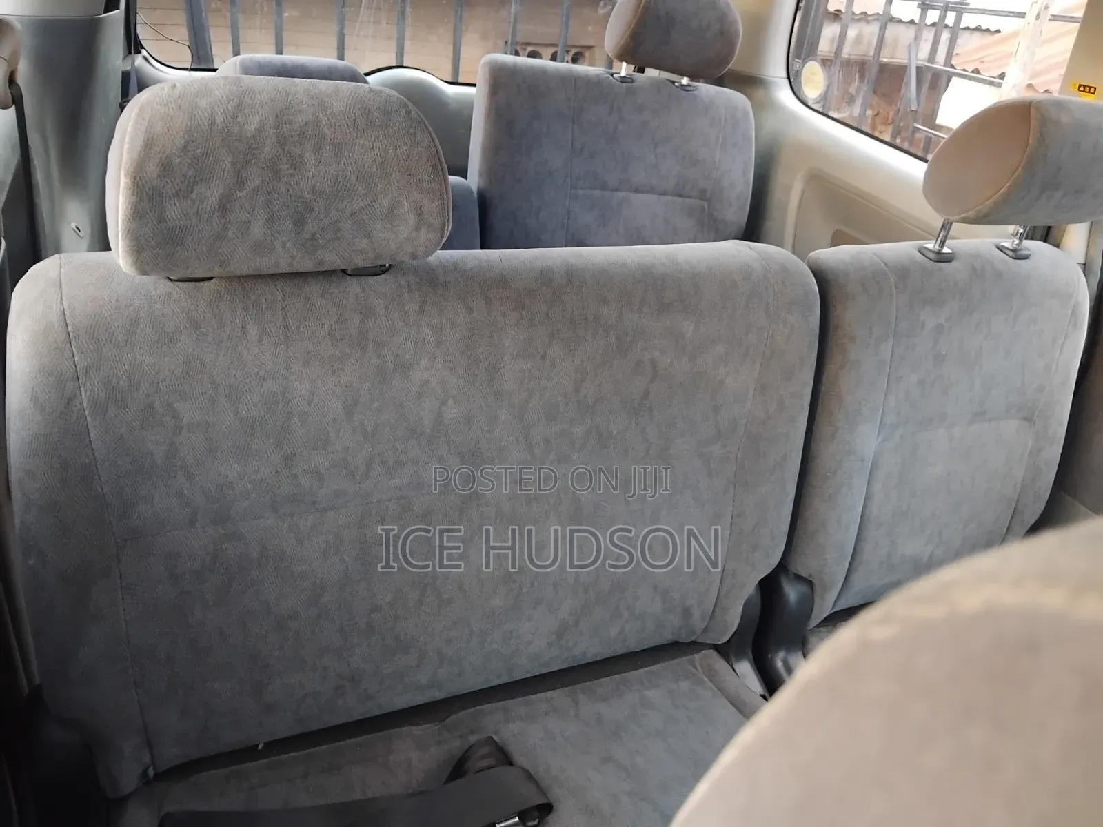 Toyota Noah 2005