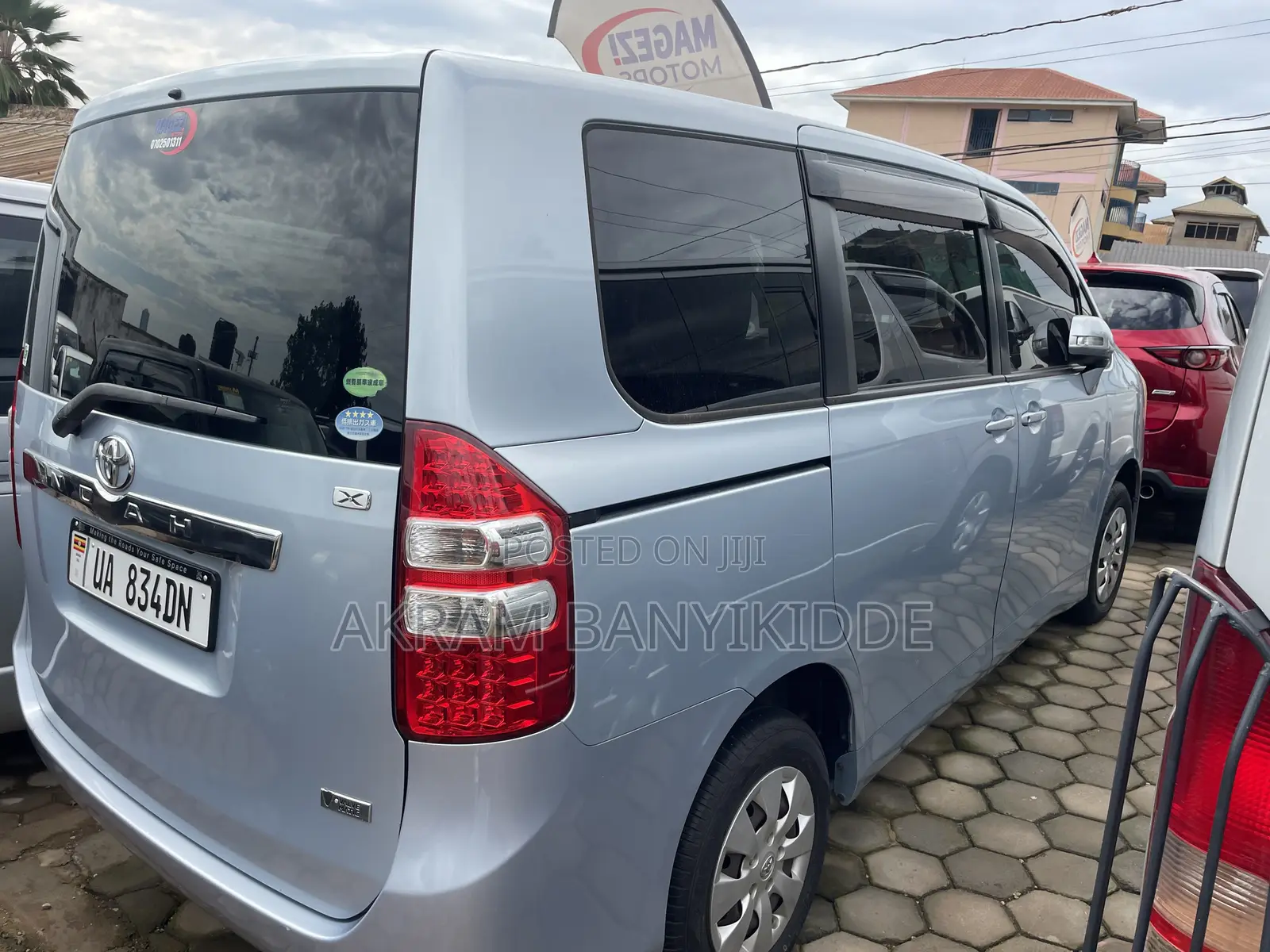Toyota Noah 2013 Blue