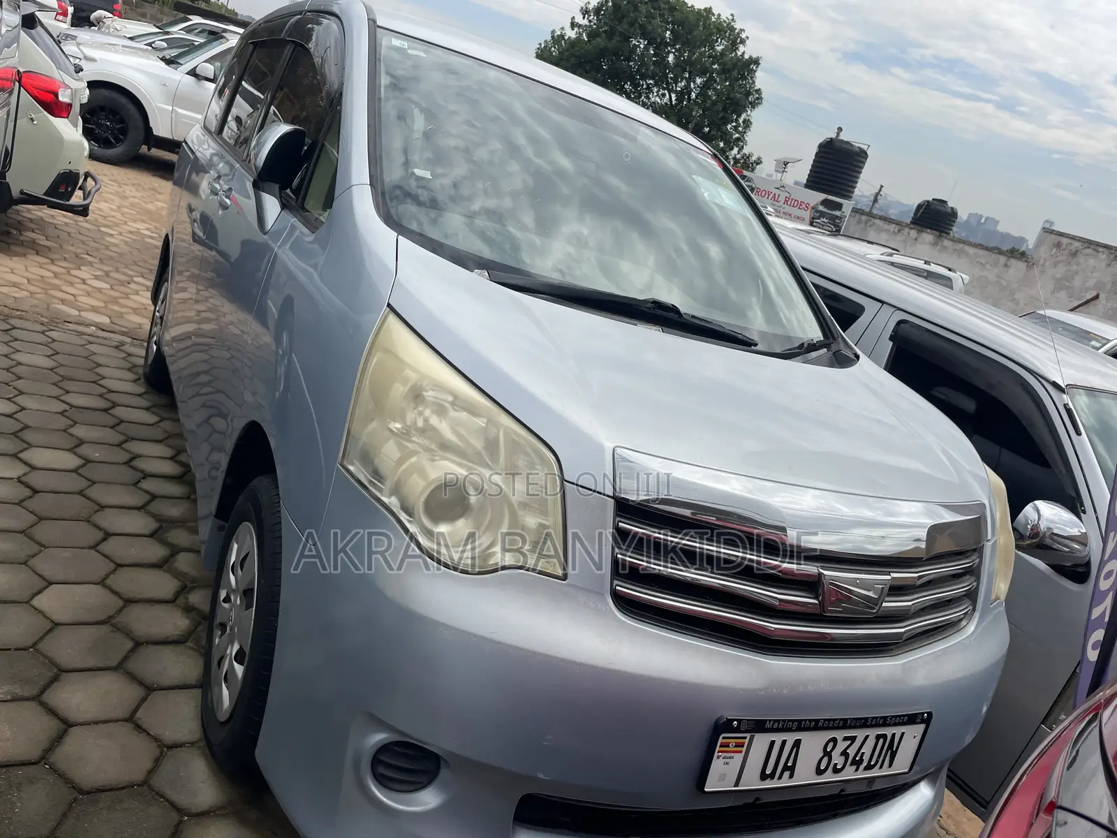 Toyota Noah 2013 Blue