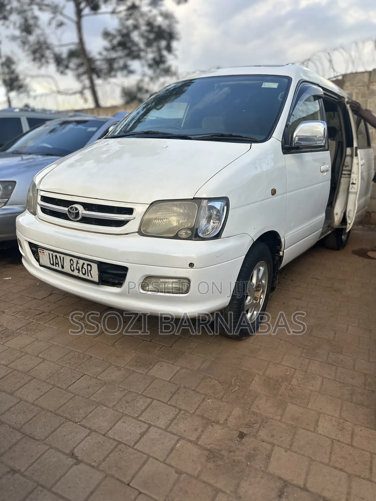 Toyota Noah 2002 White