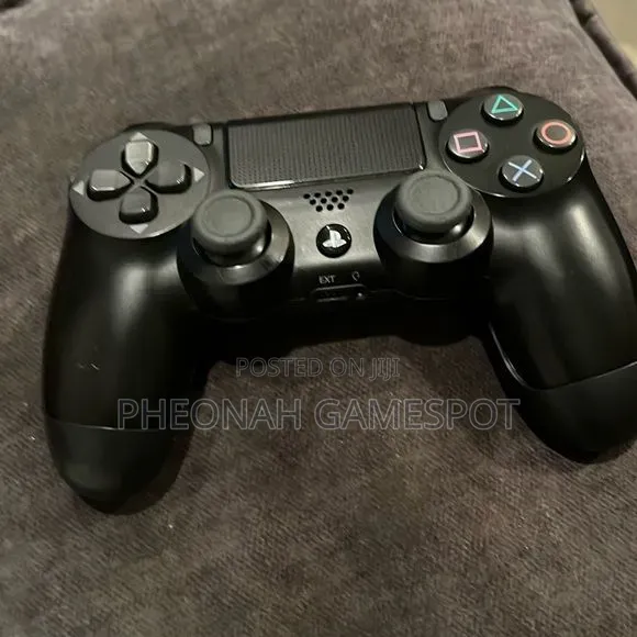 PS4 Original Controller – For Those Who Shout “Referee, Ovaawo!” 