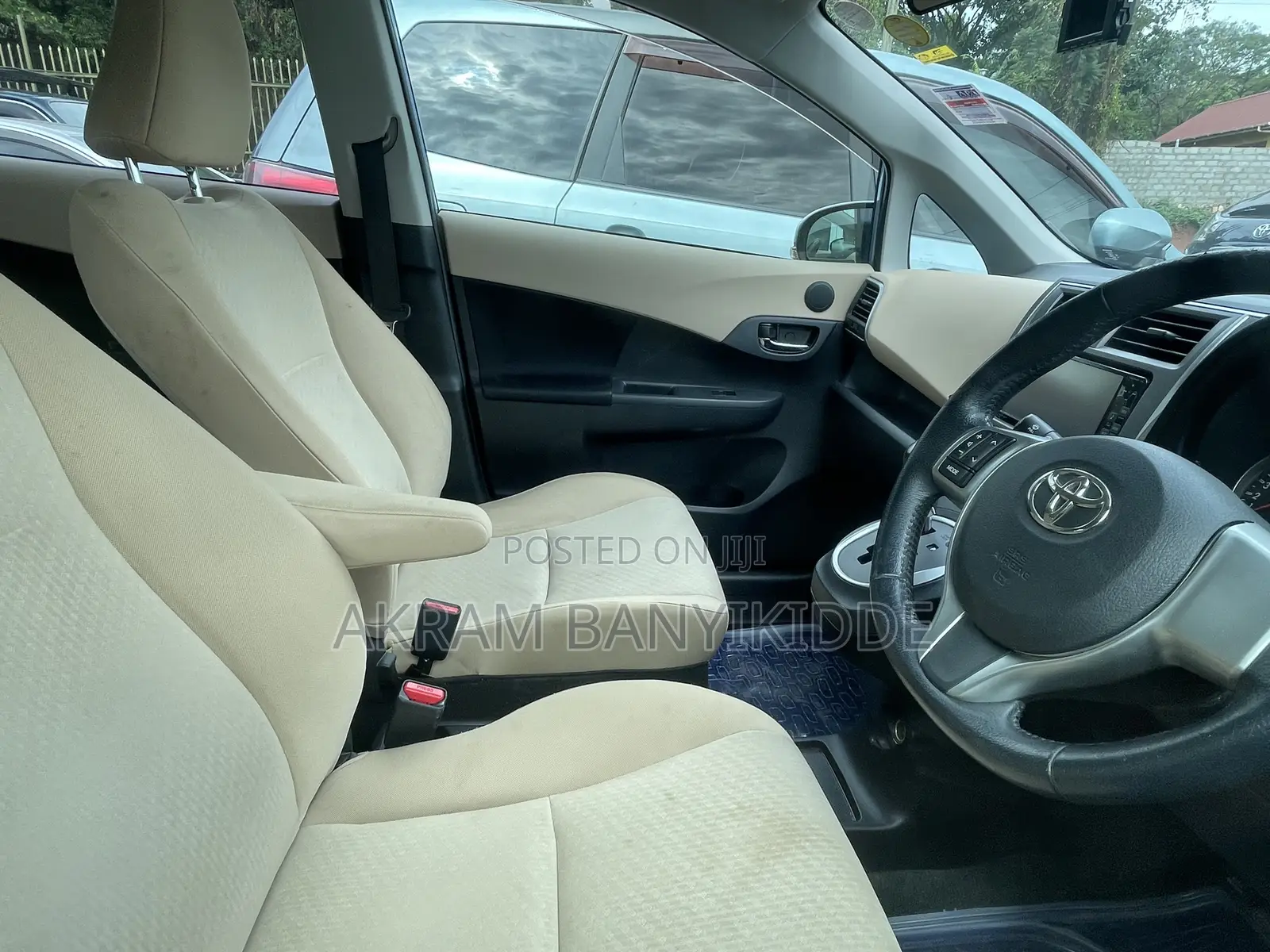 Toyota Ractis 2014
