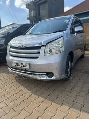 Toyota Noah 2008 Silver