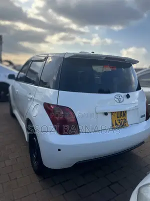 Toyota IST 2003