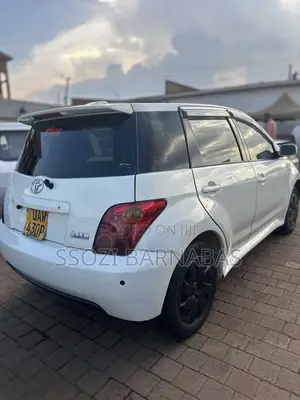 Toyota IST 2003