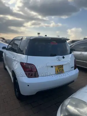 Toyota IST 2003