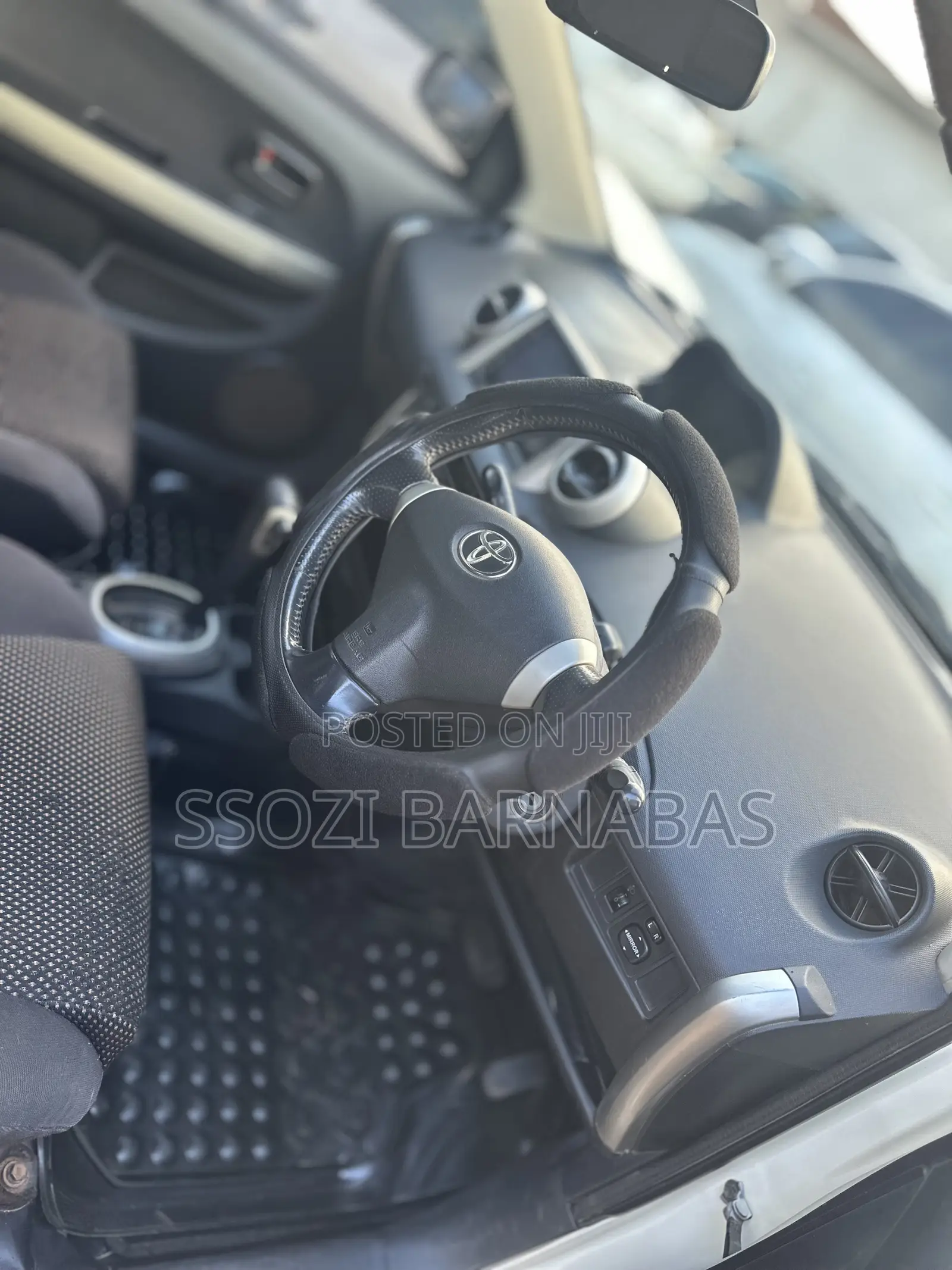 Toyota IST 2003