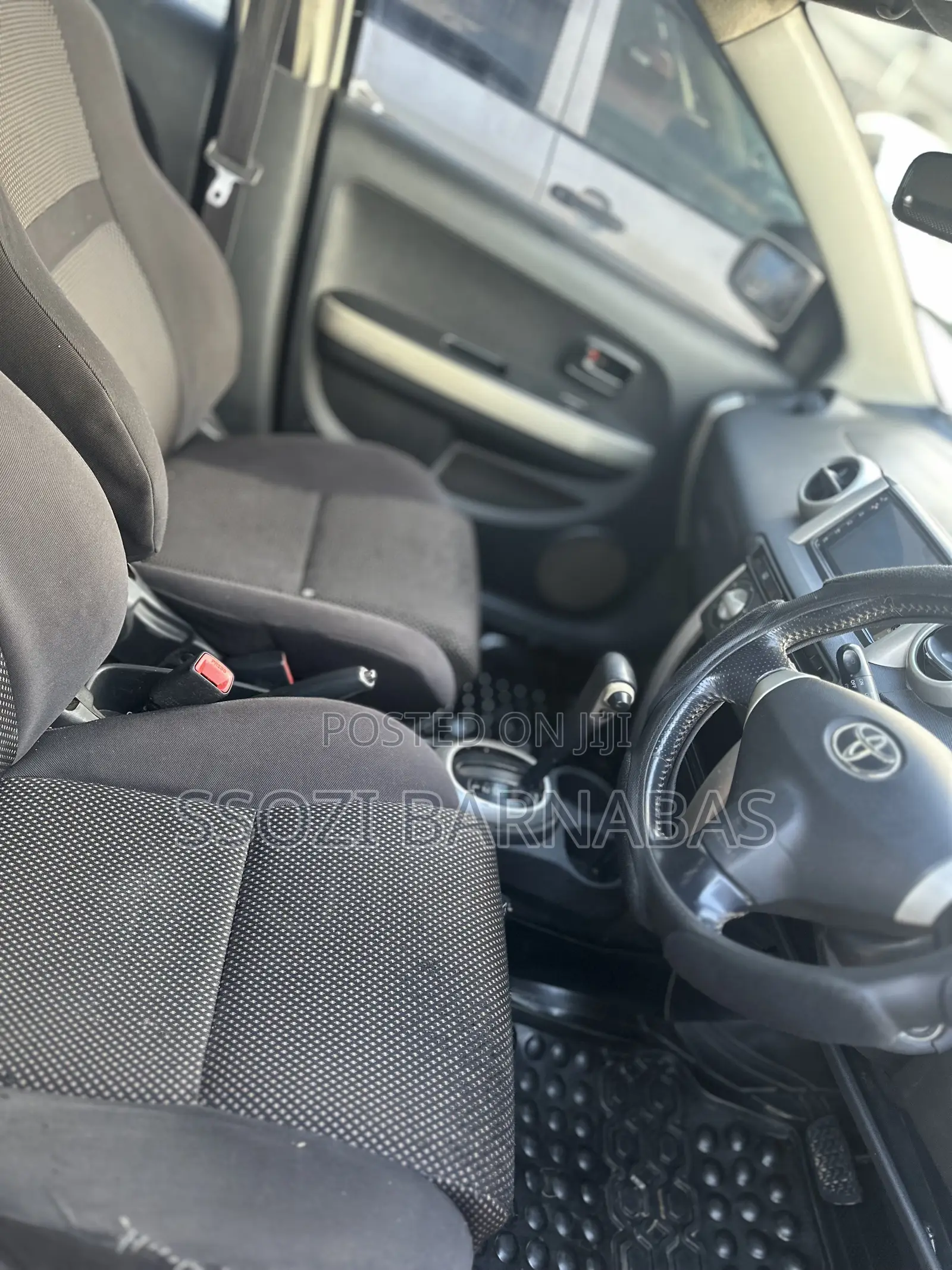 Toyota IST 2003