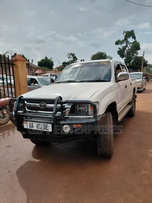 Toyota Hilux 1998 White
