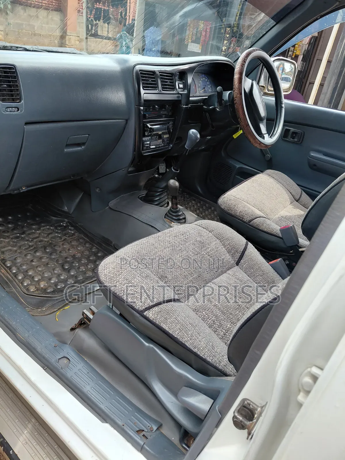 Toyota Hilux 1998 White
