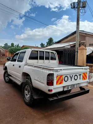 Toyota Hilux 1998 White