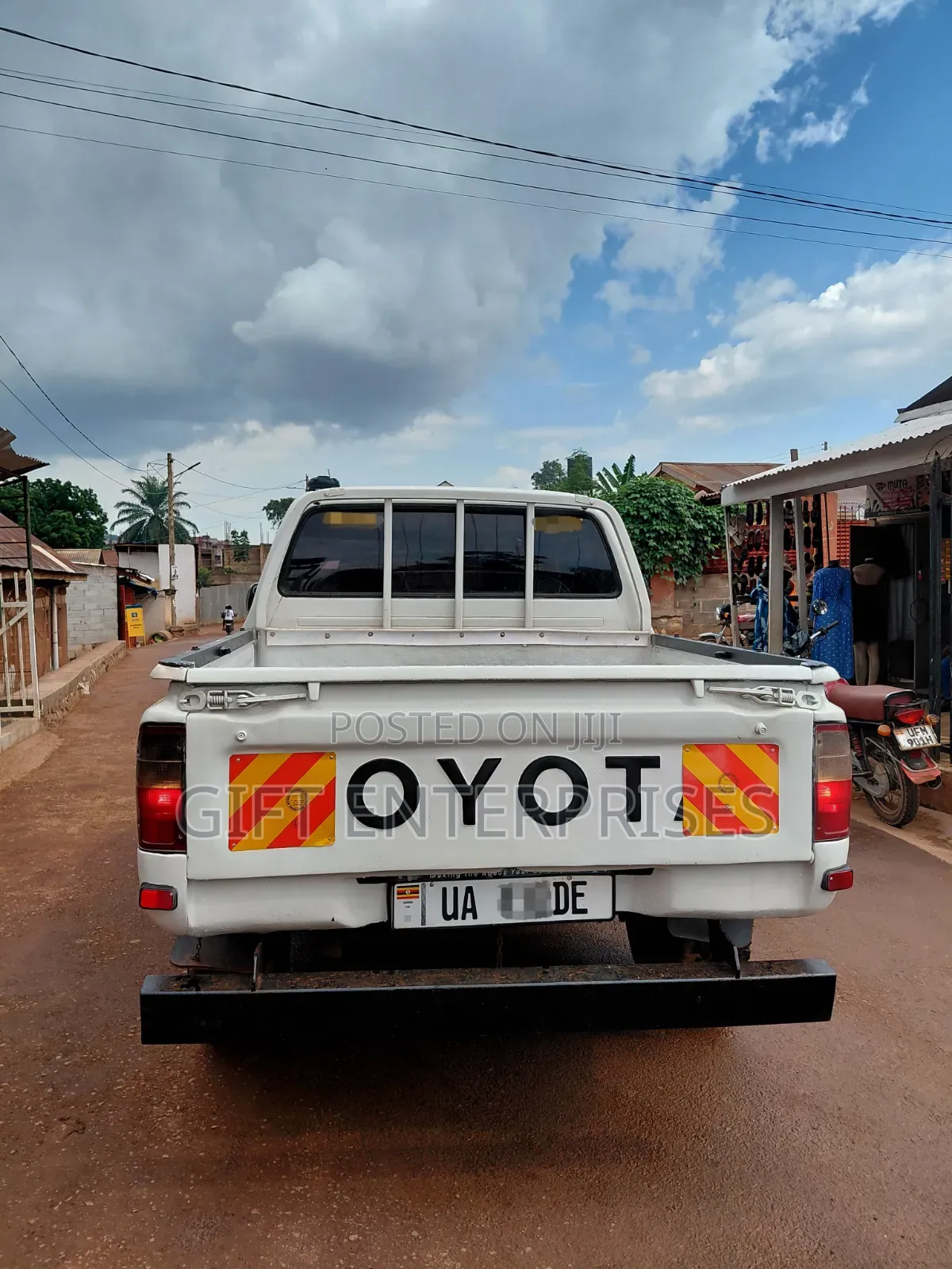 Toyota Hilux 1998 White