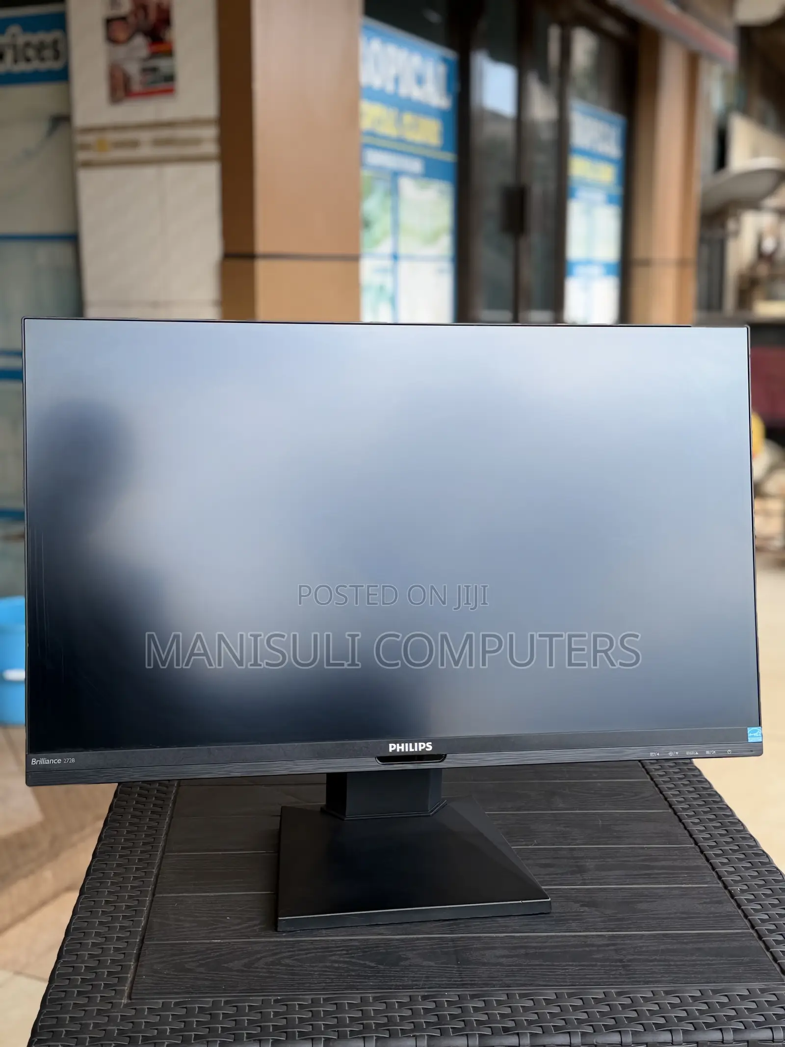 Type C and HDMI and USB 3.0 IPs Monitor 27 Inch Screen