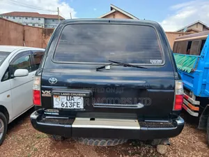Toyota Land Cruiser 2000 Black