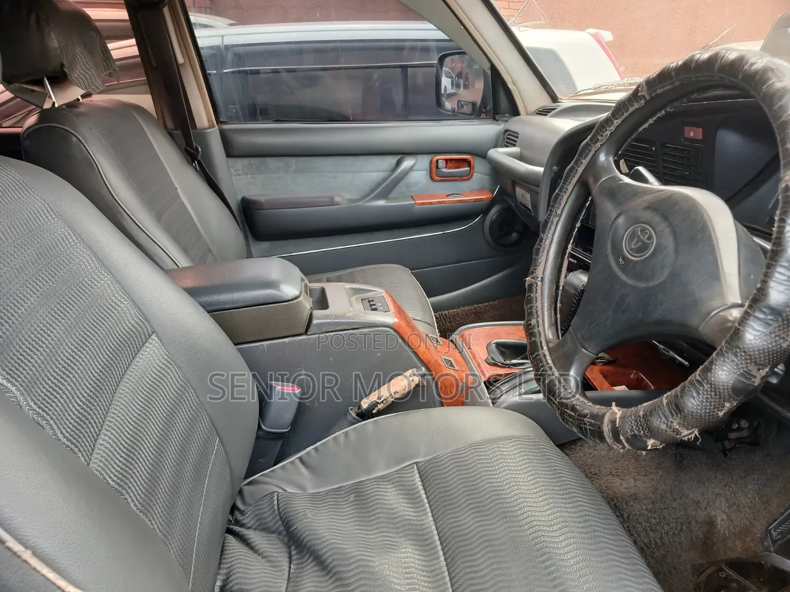 Toyota Land Cruiser 2000 Black