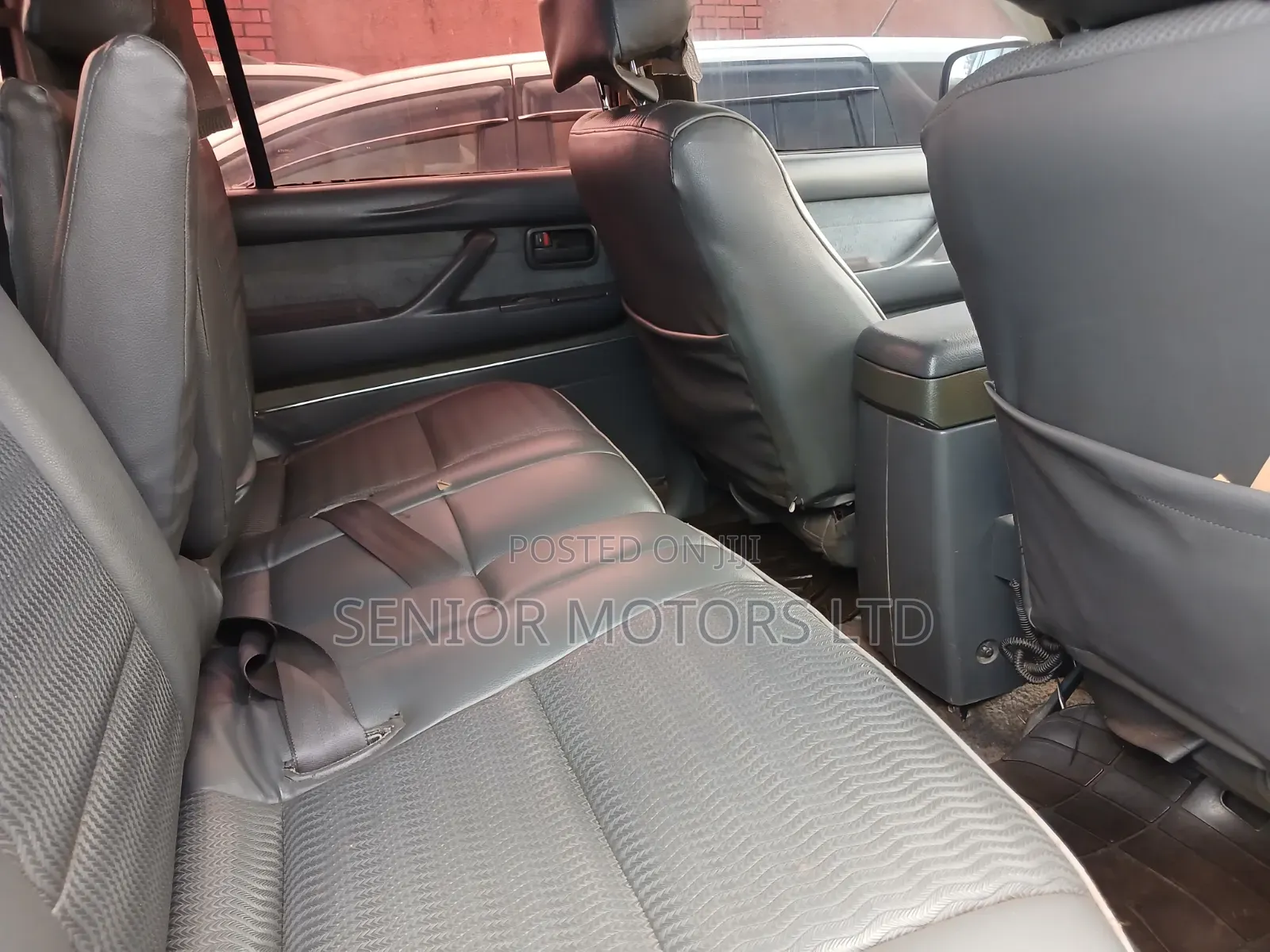 Toyota Land Cruiser 2000 Black