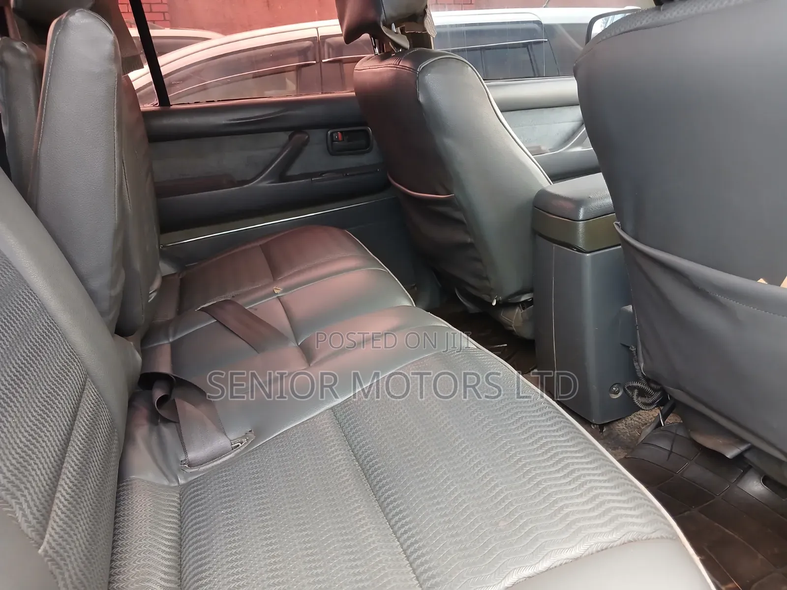 Toyota Land Cruiser 2000 Black