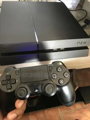 PS4 Standard – The Perfect Console for Home Entertainment!