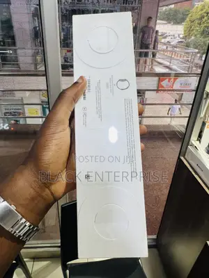 Brand New Apple Watch Se 3 2nd Generation 40mm Midnight