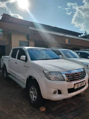 Toyota Hilux 2012 White
