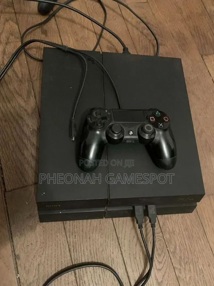 PS4 Standard – Ready for FIFA Nights and Action Games!